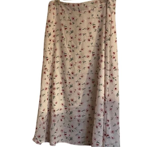 Dazy Size xl by tag but 30 inch waist. Fits a medium. Lined - Picture 4 of 7